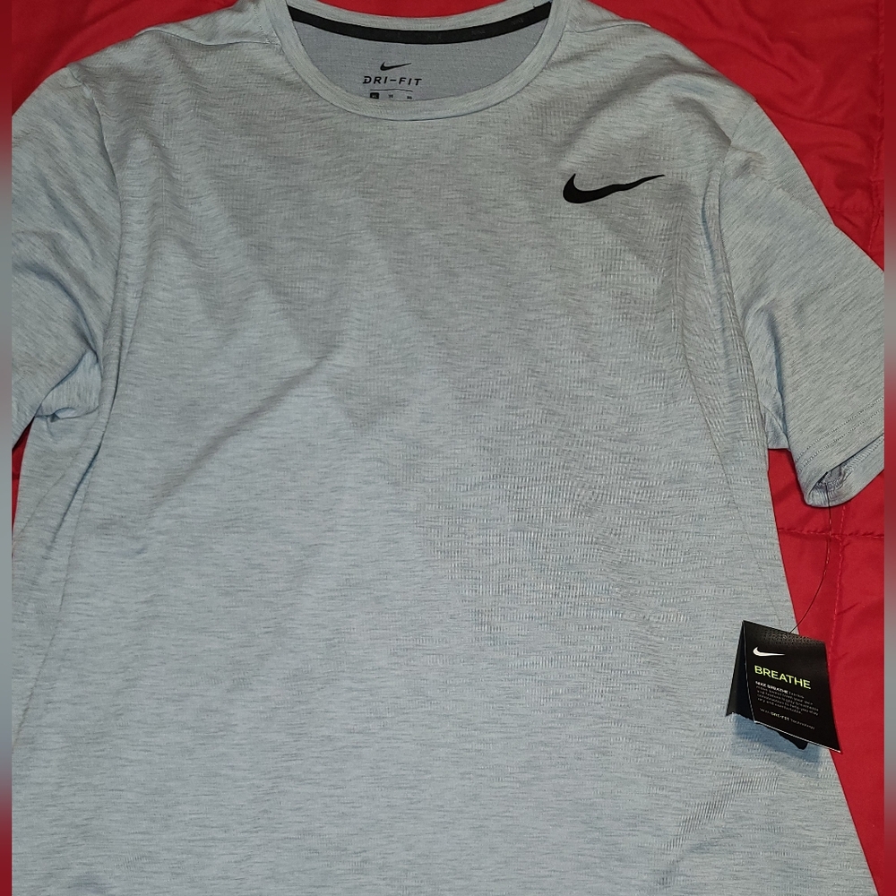 Nike Men's Heathered Gray Short Sleeve Tee With Tags!